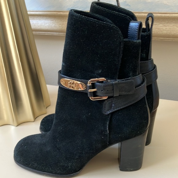 Tory Burch Robynne Suede Heeled Bootie Ladies Size 6 Designer - Picture 4 of 9